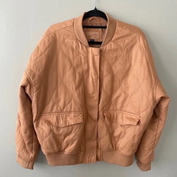 (NWOT)Universal Thread quilted bomber jacket - Picture 2 of 6